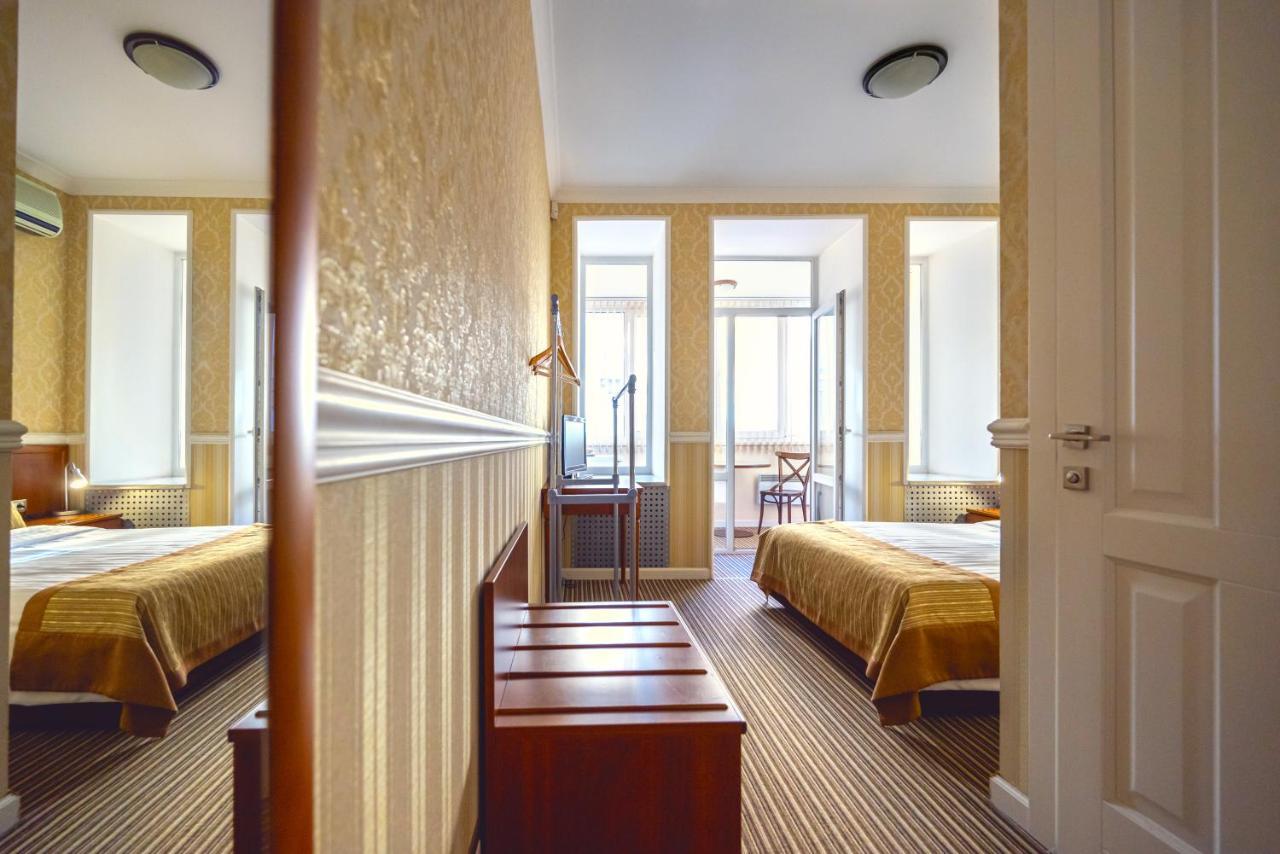 Consul Hotel Консул Odessa Esterno foto
