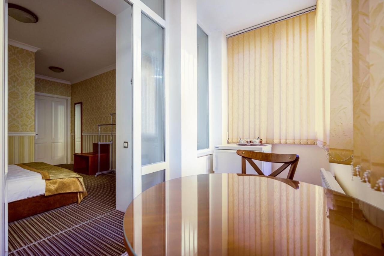 Consul Hotel Консул Odessa Esterno foto
