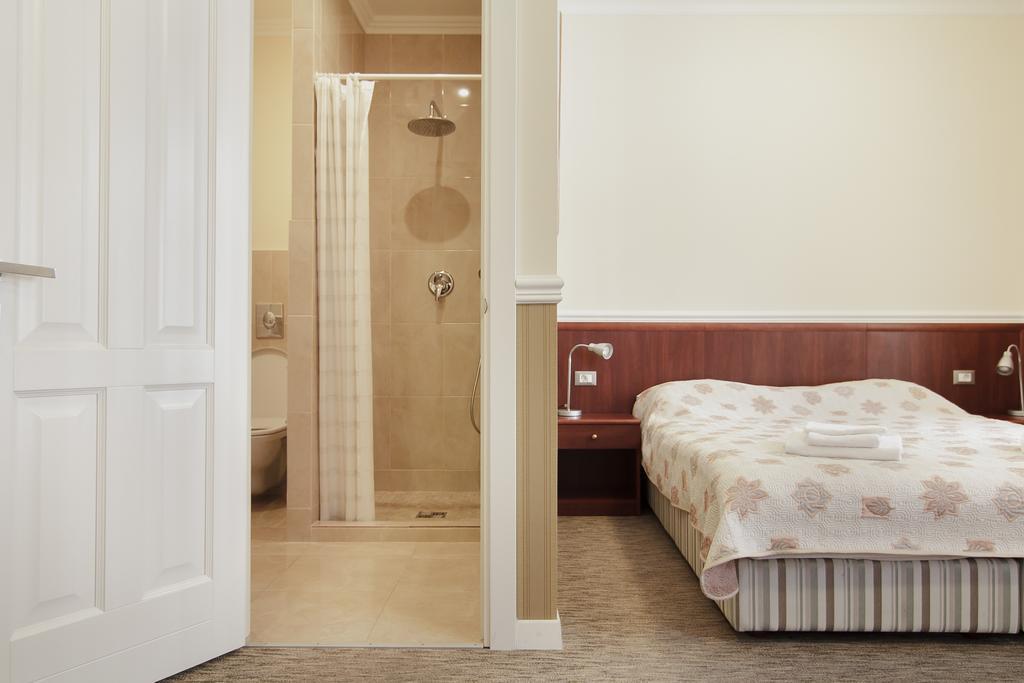Consul Hotel Консул Odessa Esterno foto